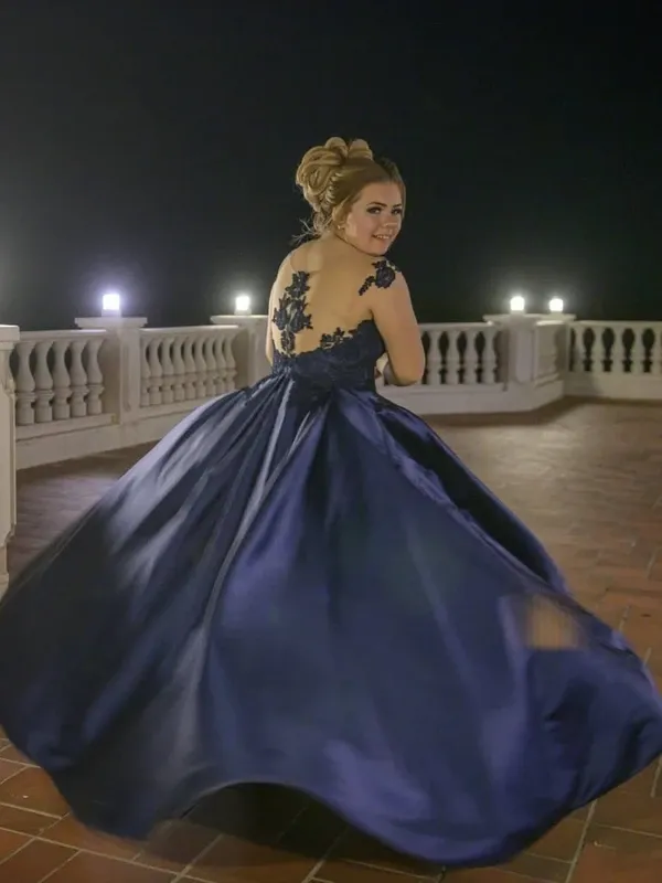 Kateprom Delicate Scoop Satin Sweep Train Prom Dresses With Appliques KPP1430